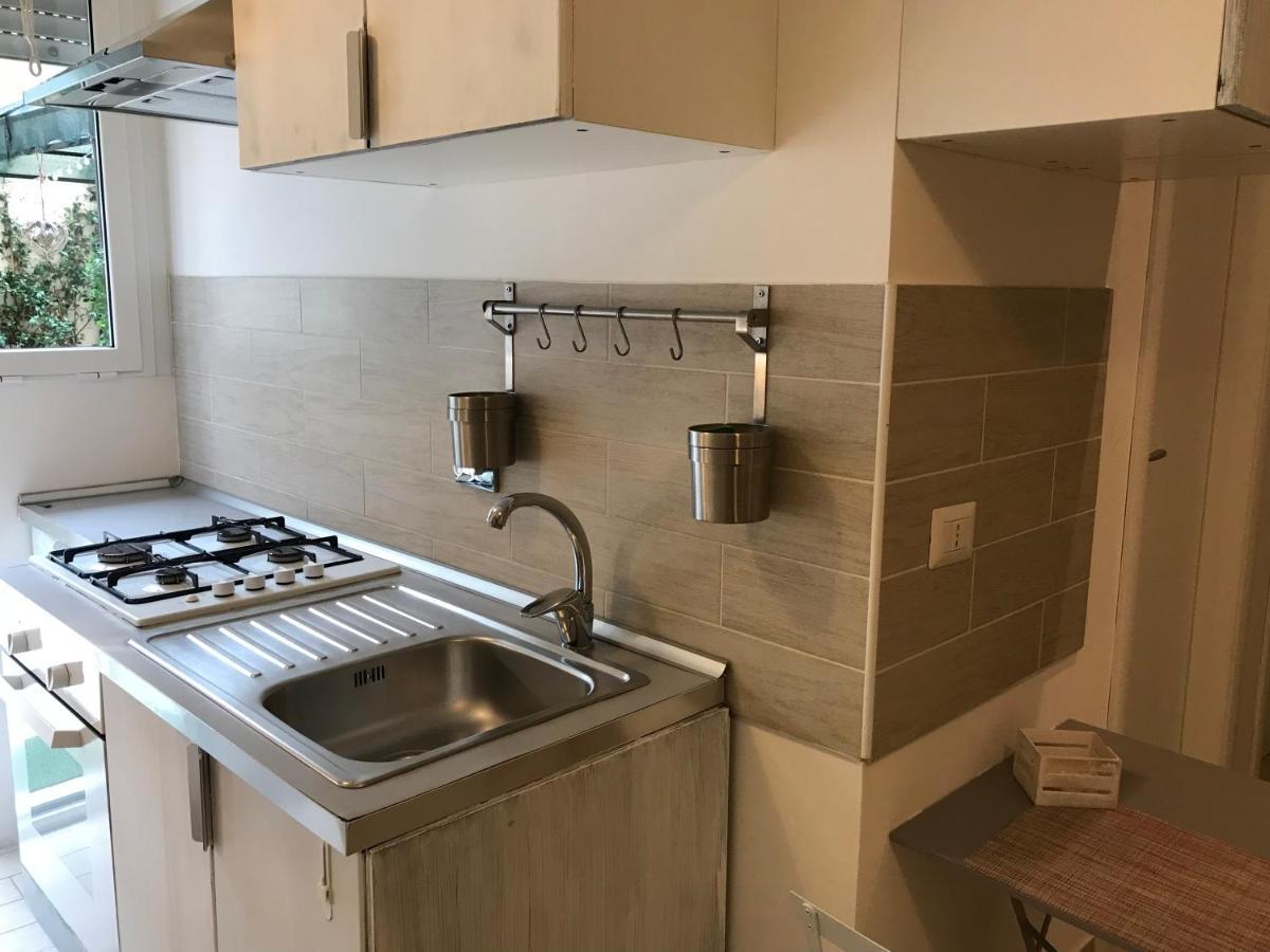 רומא Dea Flora Home B&B מראה חיצוני תמונה