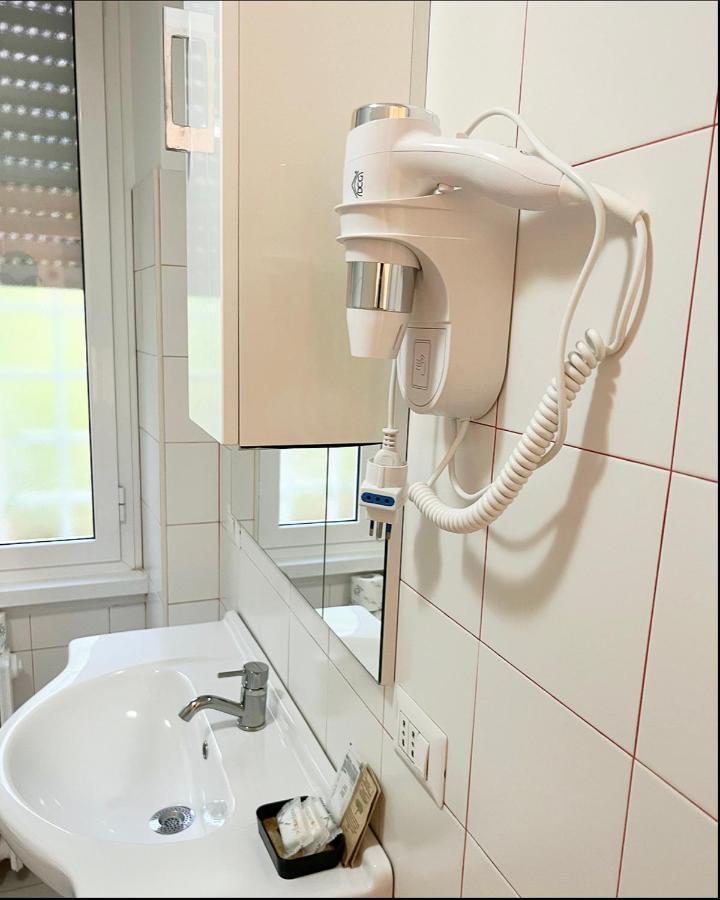 רומא Dea Flora Home B&B מראה חיצוני תמונה